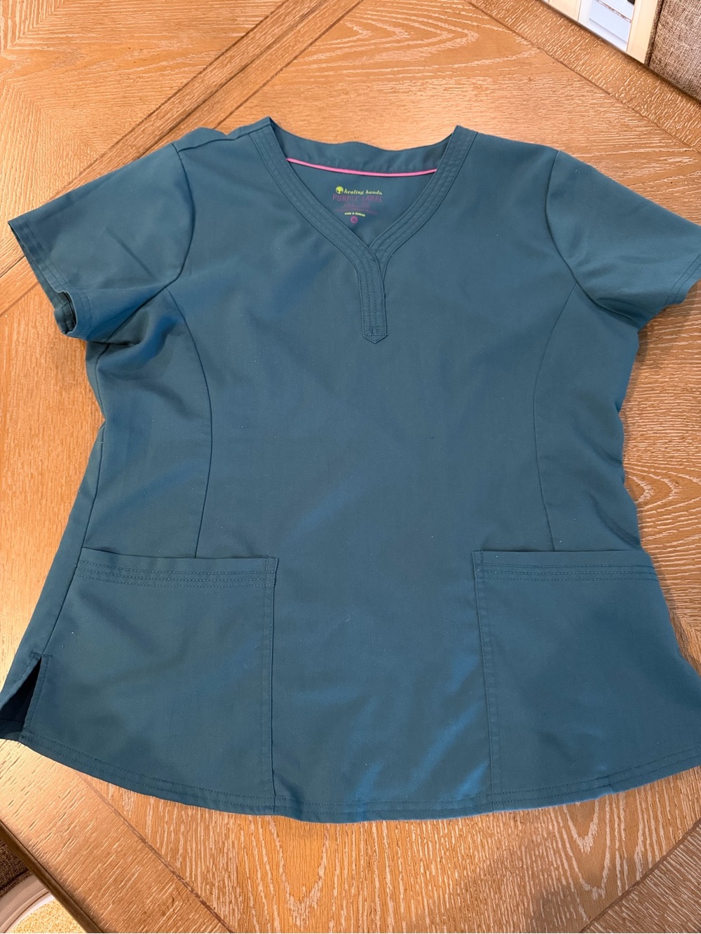 healing hands Caribbean Blue Women’s V-Neck Top with Front Pockets -size XL